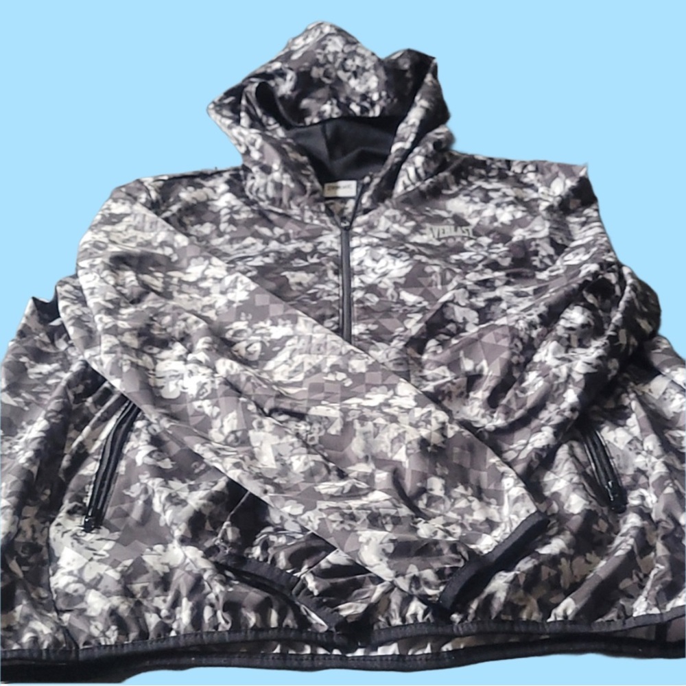 EVERLAST Camo Zip Up Hoodie. Size XL. Everlast is now Streetwear. Unisex.